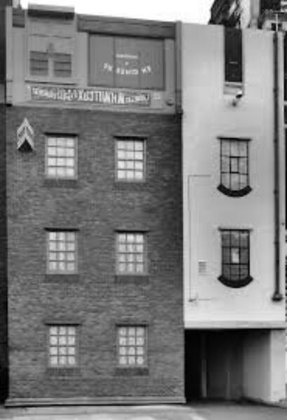 File:TheUpsidedownHouse-Blackfriars.jpeg