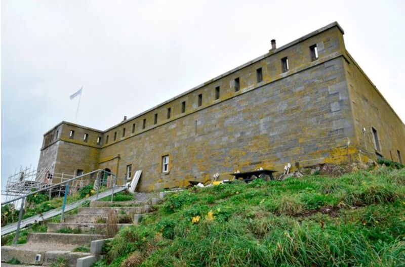 File:ThorneIslandFort-Pembrokeshire.jpeg