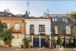 St Luke’s Mews, Notting Hill London was used in the film ‘Love Actually’ for the scene where ‘Mark’ stands outside on the cobbles and declares his love for ‘Juliet’ using a series of panel cards.