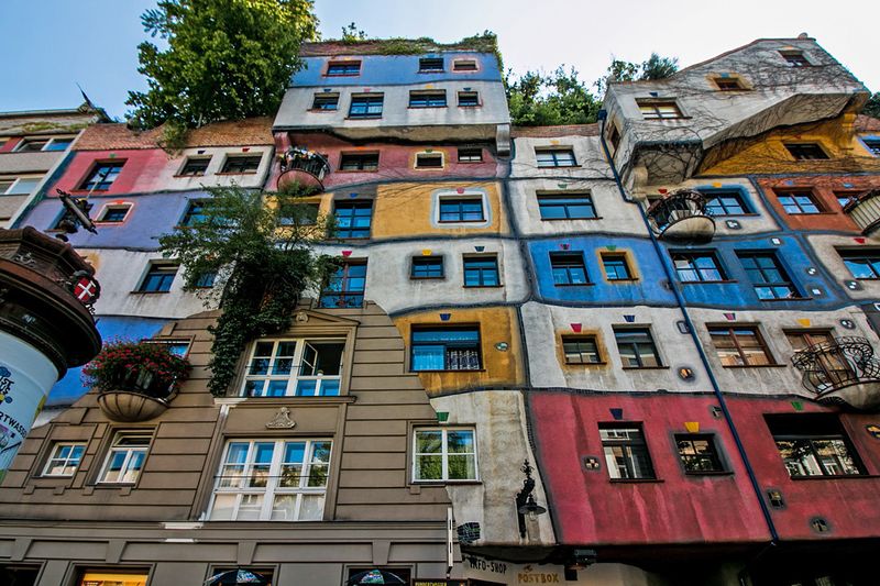 File:HundertwasserHouse-ViennaAustria.jpeg
