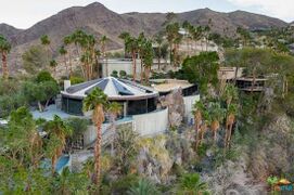 1960s John Lautner-designed Elrod House in Palm Springs, California, USA which appeared as ‘Willard White’s house in Diamonds Are Forever’.