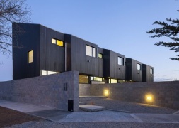 Black Housing, Las Heras, Argentina by Galvez Autunno Arquitectos