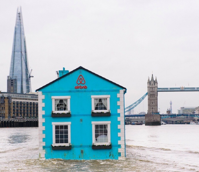 File:AirBnBFloatingHouse.jpg
