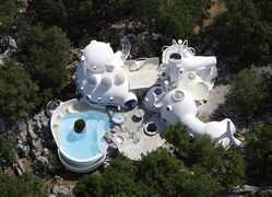 ’Maison Unal’ 1973. 3 bedroom bubble house by Claude Haüsermann-Costy and Joël Unal.