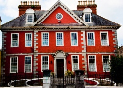 'The Red House' in Youghal, County Cork, Ireland ‪circa 1705 by the Dutch architect Leuventhen completed in Baroque William & Mary style.‬