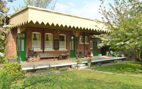 Heacham Station was once a busy station on the Lynn to Hunstanton line used by the royals while at Sandringham. It survived Beeching, but was cut from the line when the Royals started using Kings Lynn . It’s now a home‬.