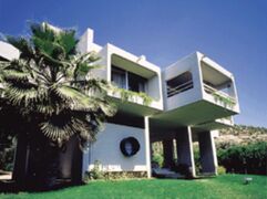 ‘Summer Residence’, 1969-70 by Alexandros Tombazis at Kinetta, Greece. Featured in the BBC adaptation of Le Carré’s ‘Little Drummer Girl’.