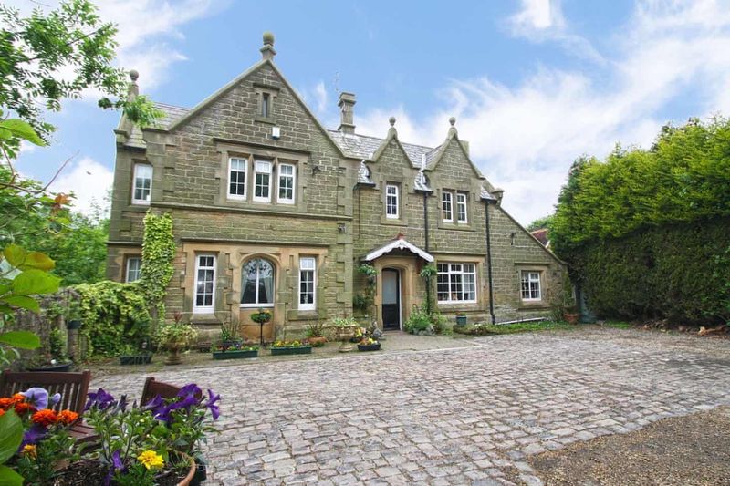 File:StationHouse-LonghirstNorthumberland.jpeg