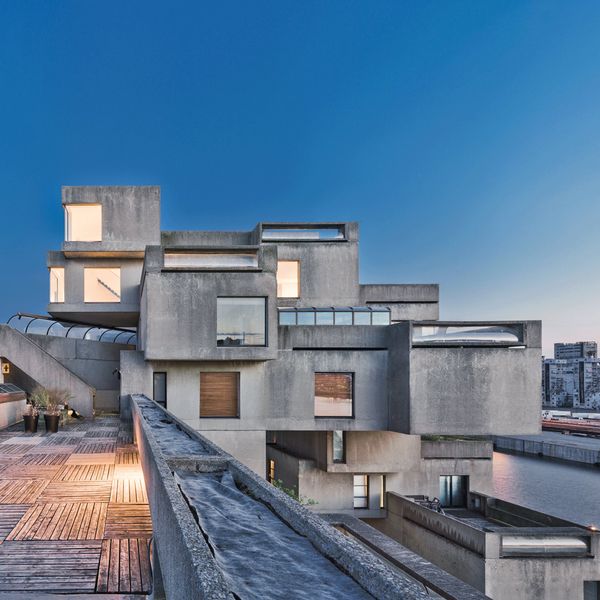 File:Habitat67-MosheSafdie.jpeg