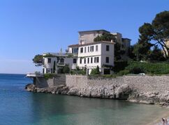 1-5 Ave de Calanques, Cassis was used as Alain Charnier's house In the French Connection