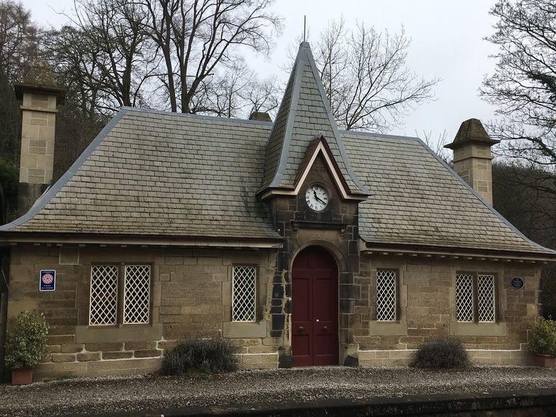 File:CromfordStation-Derbyshire.jpg