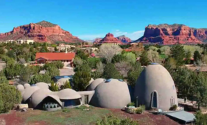 ’The Dome House’ in Sedona, Arizona, built using inflatable shapes sprayed with concrete foam.