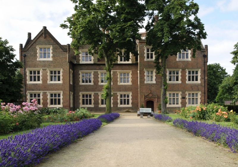 File:EastburyManorHouse-BarkingEssex.jpg