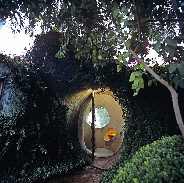 File:OrganicHouse-Senosiain.jpeg
