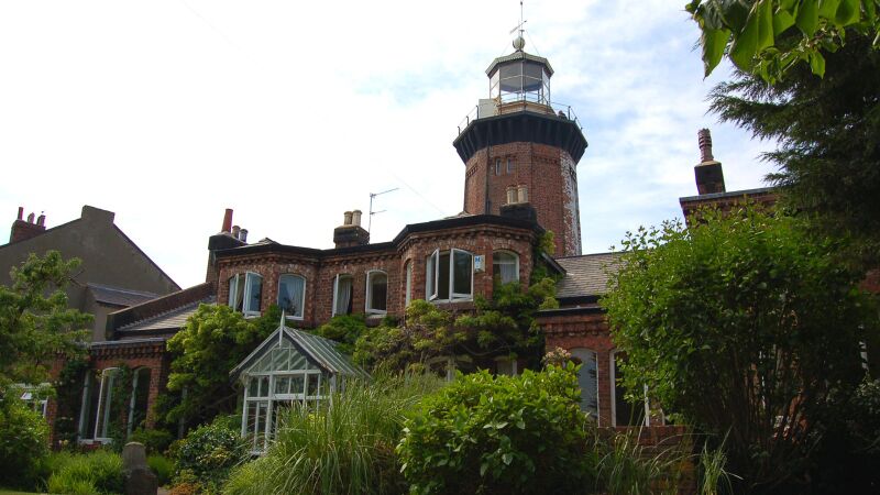 File:HoylakeHighLighthouse-WirralPeninsula.jpeg