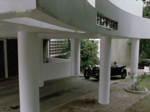 Poirot & Hastings arrive at Highpoint in Million Dollar Bond robbery