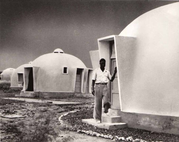 File:BubbleHouses-WallaceNeff.jpeg